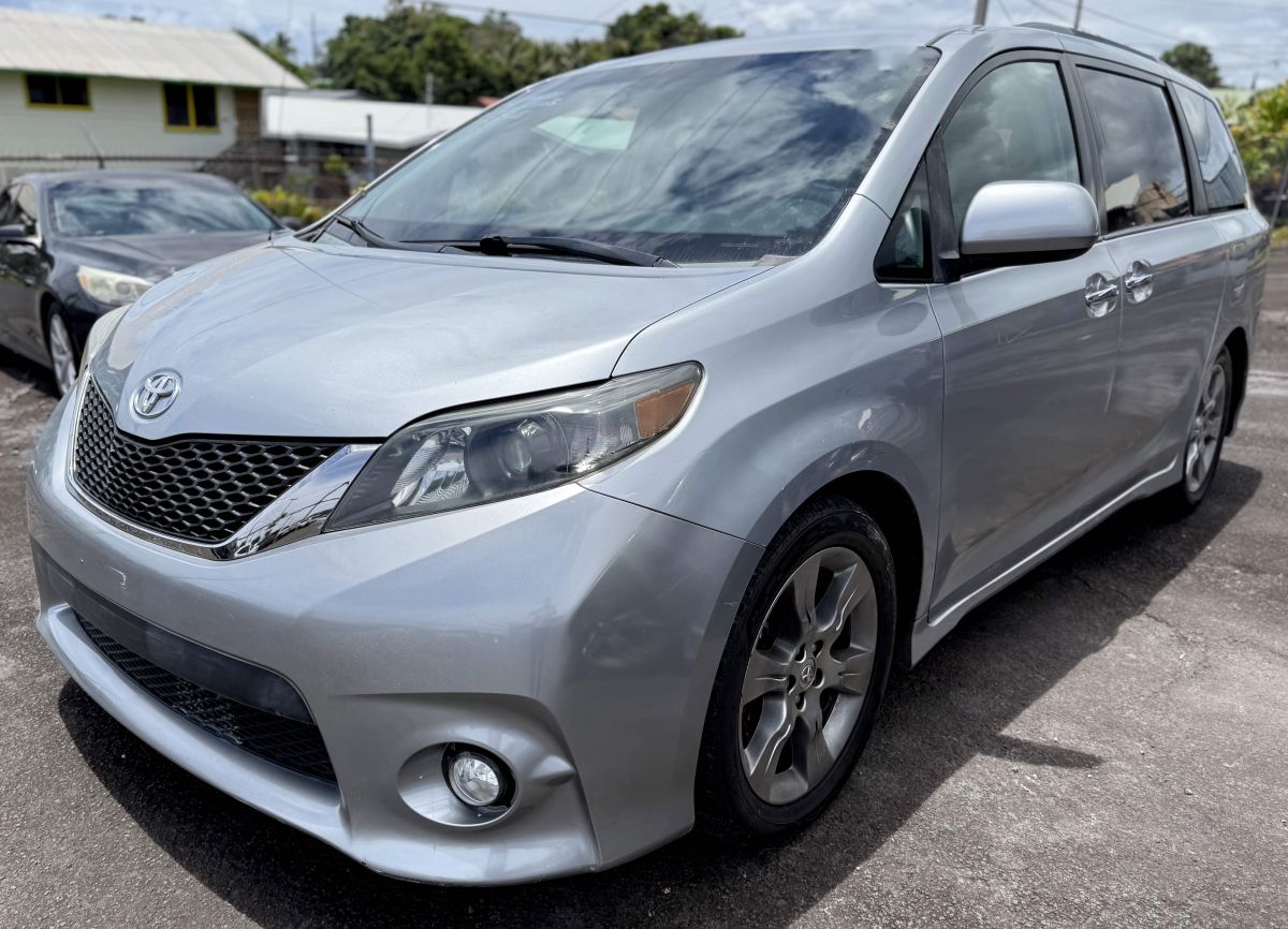For Sale: 2014 TOYOTA SIENNA SE